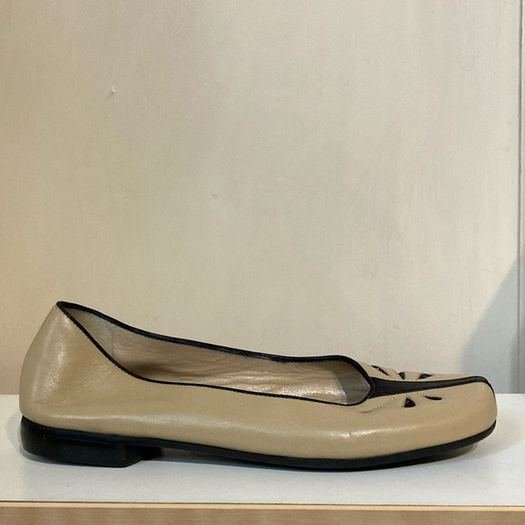 Bruno Magli Cut out Flats - Picture 2 of 9